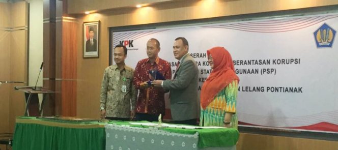 
					Penyerahan Rumah Rampasan Kasus Akil Mochtar