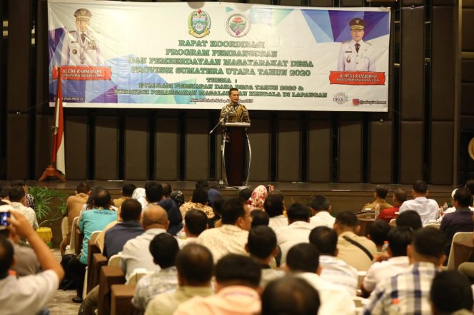 
					Ket poto : Wakil Gubernur (Wagub) Sumut Musa Rajekshah membuka rapat koordinasi (Rakor) Program Pembangunan dan Pemberdayaan Masyarakat Desa (P3MD) di Hotel Le Polonia Jalan Sudirman Medan, Selasa (3/3/2020).(ist)


