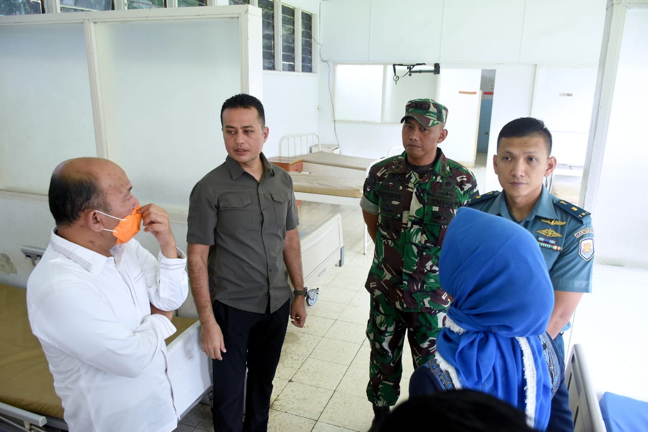 Wakil Gubernur Sumut Musa Rajekshah (kedua dari kiri) saat meninjau persiapan rumah sakit beberapa waktu lalu.