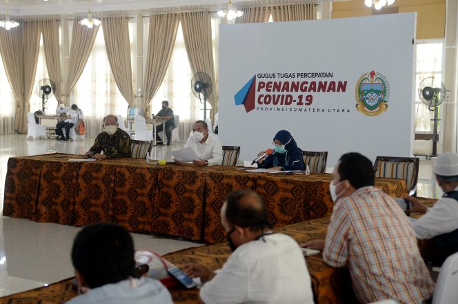 
					Ket. Foto :
Gubernur Sumatera Utara (Sumut) Edy Rahmayadi berdialog dengan Asosiasi Buruh se-Sumut di Pendopo Rumah Dinas Gubernur Sumut Jl.Jend.Sudirman No.41 Medan, Jum'at (24/4/2020). (ist)