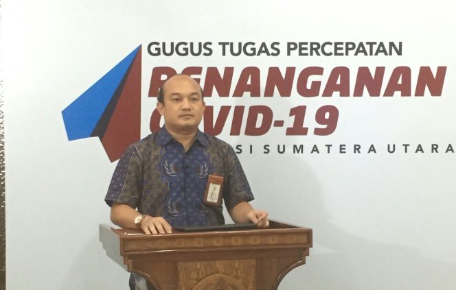 
					Ket. Foto :
Manajer Strategi Pemasaran PLN Sumut Hasiholan Purba menyampaikan keterangan di Media Center Gugus Tugas Covid-19 Sumut, Kantor Gubernur Sumut Jalan Pangeran Diponegoro Nomor 30 Medan, Kamis (9/4/2020).(ist)

 

