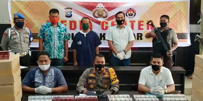 
					Polres Kampar Tangkap Tersangka Kepemilikan Dan Peredaran Rokok Illegal Tanpa Cukai