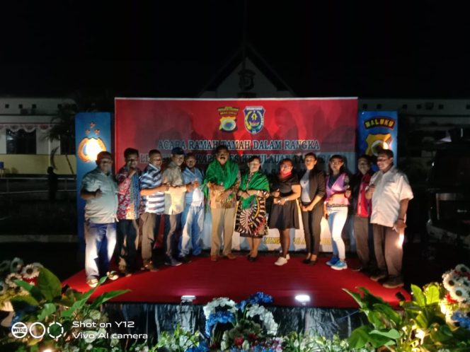 
					Masyarakat Gelar Acara Lepas Pisa Dengan Kapolres KKT