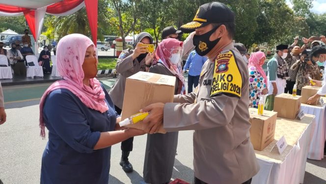 
					Bakti Sosial  dan Bakti Kesehatan Dalam Rangka Cooling System Pilkada 2020 dan Pencegahan Covid – 19 di Mako Polresta Barelang Kota Batam Kepulauan Riau(Kepri)