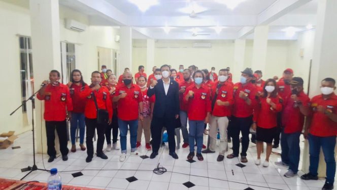 
					Anggota DPD RI Perwakilan Kepulauan Riau, Dr. Richard Hamonangan Pasaribu, B.Sc., M.Sc melaksanakan sosialisasi 4 Pilar MPR RI kepada Keluarga Besar pemuda batak bersatu kepulauan Riau.