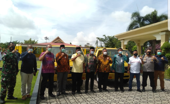 
					Lewat Program CSR, Pemkab Karimun Terima Dua Mobil Pick Up Dari Bank Riau kepri.