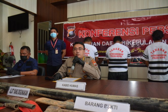 
					Dit Reskrimum Polda Kepri Amankan Tiga Pelaku Pencurian Kabel Telkom