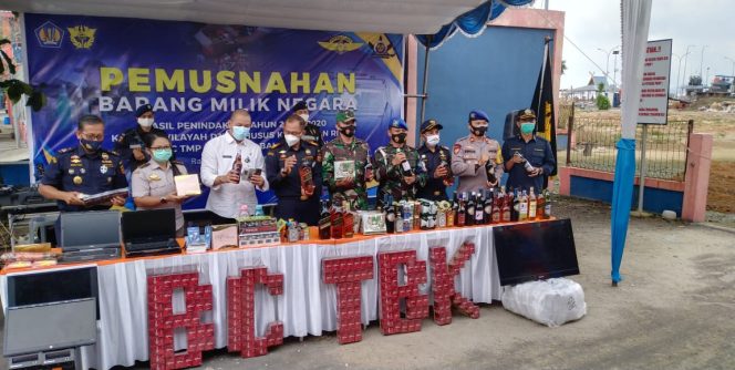 
					Bea Cukai Karimun Musnahkan Barang Milik Negara Bernilai 1,5 Miliar.