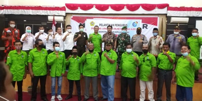 
					Ketua DPD AJOI Kepri Lantik Kepengurusan AJOI Kabupaten Karimun Periode 2020-2024.