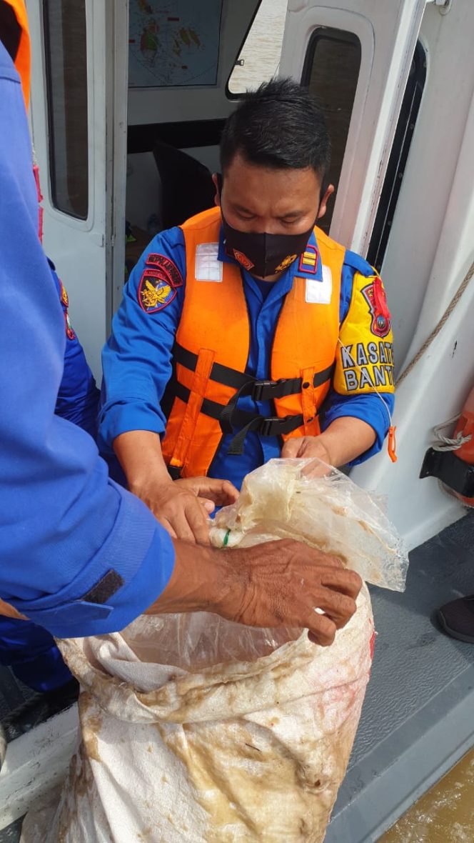 
					Satpolair Polres Karimun Lakukan Pencarian SB TIGA SAUDARA