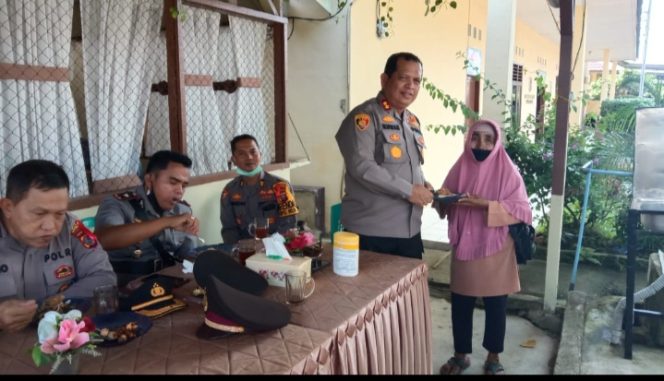 
					Saat Kapolres Batubara Gelar Sertijab 5 Perwira Tampak Nenek Samini Menangis