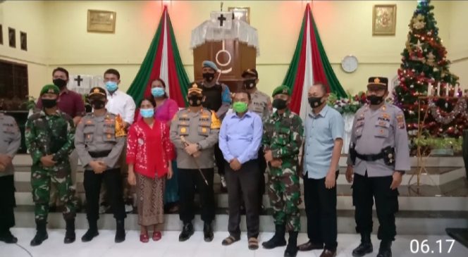 
					Kapolres Batubara AKBP Ikhwan Lubis Lakukan Cek Pengamanan Di Malam Natal