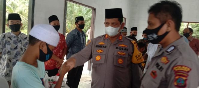 
					Kapolres Batubara Bersama KSJ Santuni Anak Yatim Di Mesjid Al Ikhwan