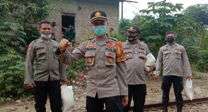 
					Polres Batubara Kunjungi Warga DPR Dengan Berjalan Kaki