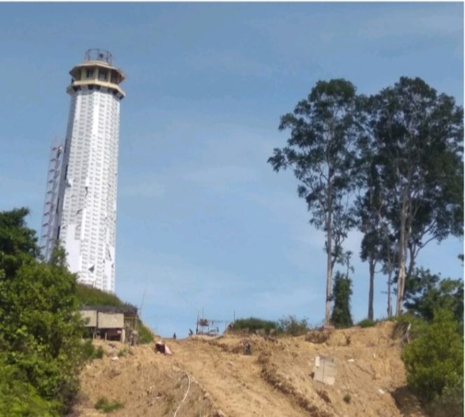 
					Diduga Akibat Pelaksanaan “Kangkangi” Kontrak, Mercu Suar Tarakan Miring