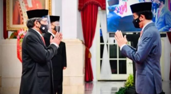 
					Ket foto: Irjen Pol. Dr. Petrus R. Golose dilantik sebagai Kepala Badan Narkotika Nasional (BNN) dan Hartono sebagai Kepala Badan Restorasi Gambut dan Mangrove (BRGM). (Foto: BPMI Setpres/Laily Rachev)