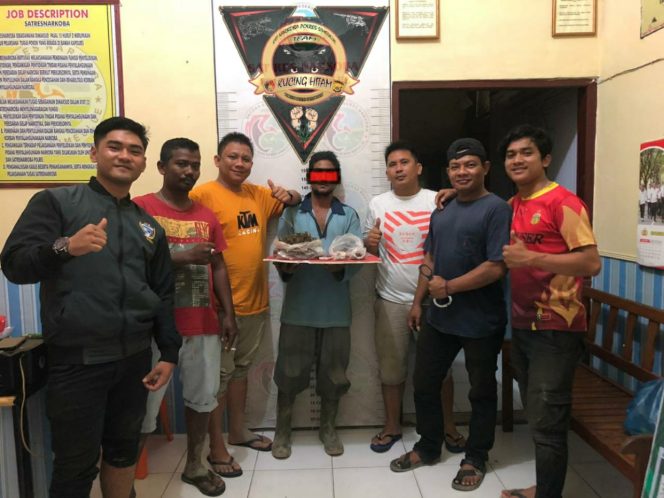 
					Team Kucing Hitam Berhasil Meringkus Mangsanya, Karena Memiliki Narkoba Ganja