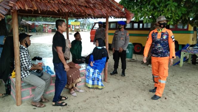 
					Cuaca Ekstrem, Satpol Air Polres Karimun : Diimbau Hindari Wisata Pantai