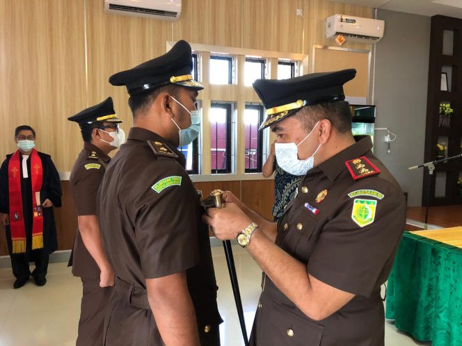 
					Kepala Kejaksaan Negeri Karimun Pimpin Sertijab Kasi Intelijen