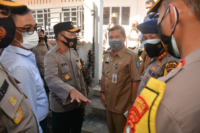 
					Kapolda Kepri Irjen Pol Dr. Aris Budiman Tinjau Pengawalan Vaksin