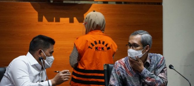 
					KPK Tetapkan dan Tahan Tersangka Perkara Pengadaan Citra Satelit Resolusi Tinggi