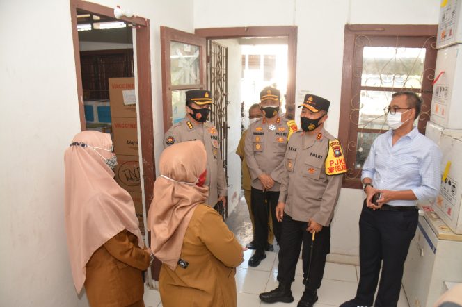 
					Kapolda Kepri Tinjau Pengamanan dan Pengawalan Vaksin Covid-19
