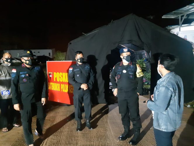 
					Bakti Sosial Sat Brimob Polda Kepri Buka Dapur Lapangan Dan Bagikan Masker Kepada Masyarakat Yang Terdampak Bencana Alam Banjir