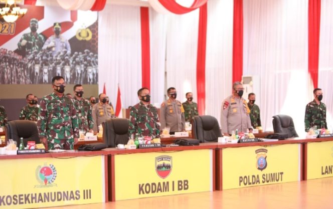 
					Kapolda Sumut dan Pangdam I/BB Hadiri Rapim TNI-POLRI Tahun 2021 Secara Virtual