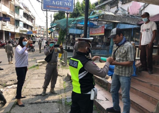
					Operasi Yustisi Personil Polsek Medan Baru di 5 Lokasi, 12 Orang Diberikan Sanksi