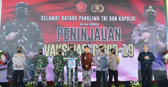 
					Panglima dan Kapolri Tinjau Vaksinasi Ribuan Anggota untuk Persiapan Pengamanan Mudik Lebaran