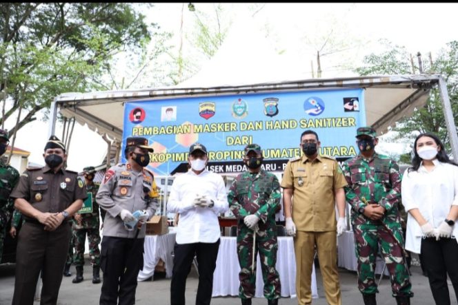 
					Kapolda Sumut dan Forkopimda Kompak Bagikan Masker & Hand Sanitizer di Pasar Tradisional Kota Medan