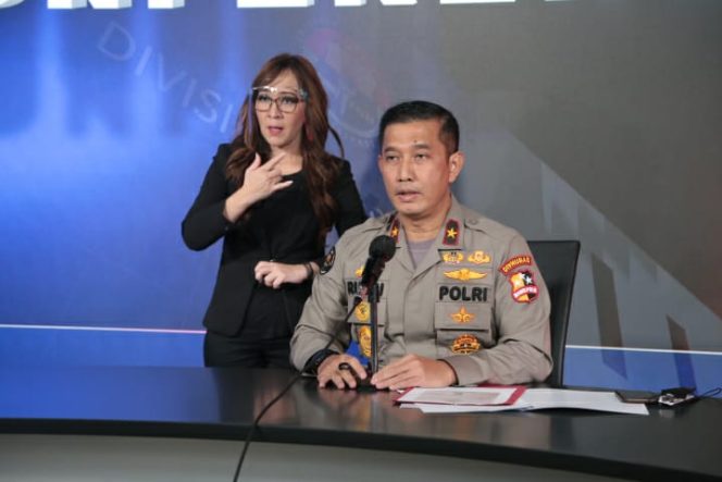 
					Ket foto: Karo Penmas Divisi Humas Polri Brigjen Rusdi Hartono dalam jumpa pers di Mabes Polri, Jumat (26/3/2021).
