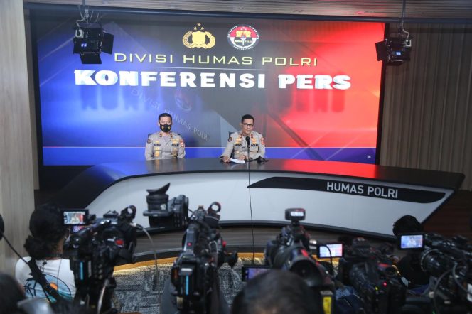 
					Polri Duga Pelaku Bom Bunuh Diri Depan Gereka Katedral Makassar 2 Orang