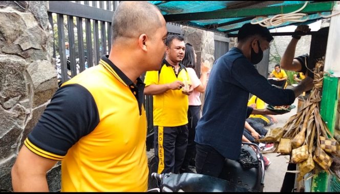 
					Polsek Sunggal Undang Tukang Sate Yang Dipalak Preman Setelah Senam Pagi