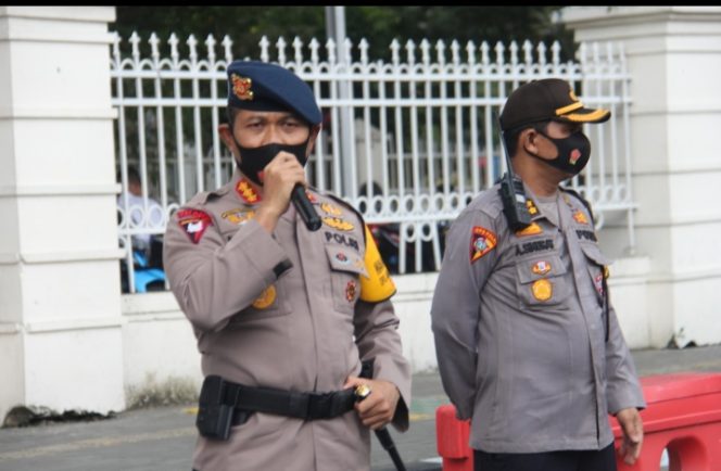 
					Dansat Brimob Poldasu OPS Yustisi Gabungan Serta Patroli Penerapan PPKM Mikro