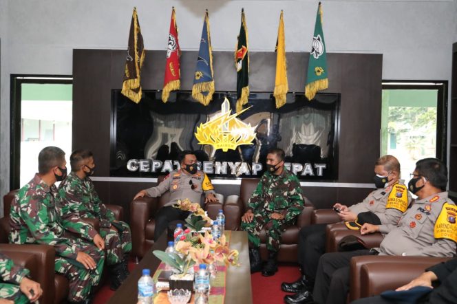 
					Tingkatkan Sinergitas dan Kolaborasi TNI – Polri, Kapolda Sumut Kunjungan ke Batalyon Infanteri Raider 100/PS