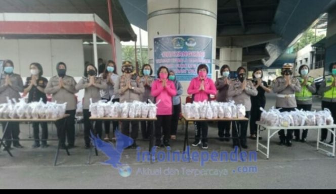 
					Sambut Hari Kartini, Yayasan Kemala Bhayangkari Daerah Sumatera Utara Bersama Polwan Polsek Medan Baru Berbagi Takjil