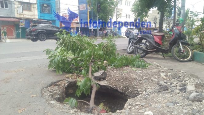 
					Hampir 2 Bulan Dalam Keadaan Amblas,Kelurahan Glugur Darat 1 Diduga Lakukan Pembiaran