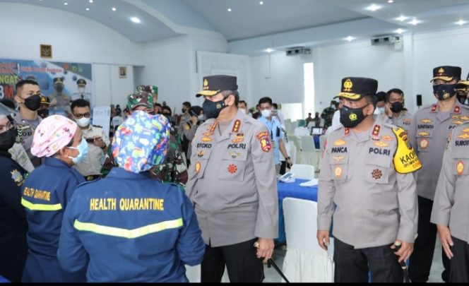 
					Kapolda Sumut dan Kalemdiklat Polri Tinjau Vaksinasi di Asrama Haji