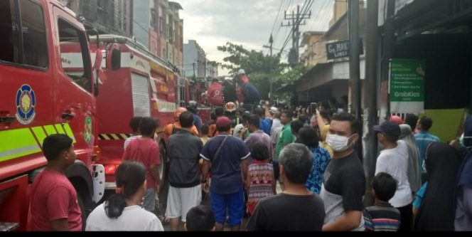 
					Lima Ruko Dilalap Si jago Merah Satu Penghuni Tewas Terpanggang