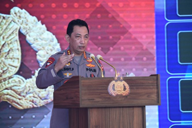 
					Ket foto: Kapolri Jenderal Listyo Sigit Prabowo dalam keterangan tertulisnya, Jakarta, Selasa (6/4/2021).