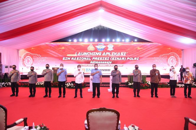 
					Perpanjang SIM Via Daring, Kapolri Resmikan Aplikasi Sinar