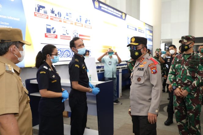 
					Kapoldasu dan Pangdam I/BB Tinjau Bandara Kualanamu Perketat Prokes