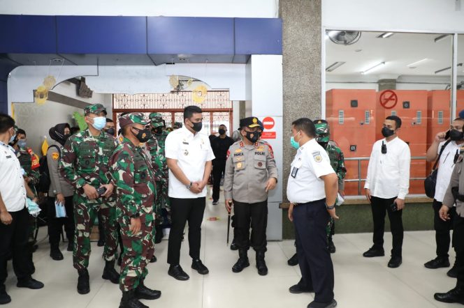 
					Kapoldasu, Pangdam I/BB dan Walikota Medan Tinjau Penerapan Prokes di Stasiun Kereta Api