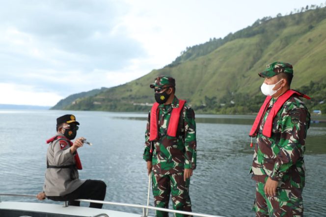 
					Kapolda Sumut Tinjau Penertiban Keramba Jaring Apung di Kawasan Danau Toba