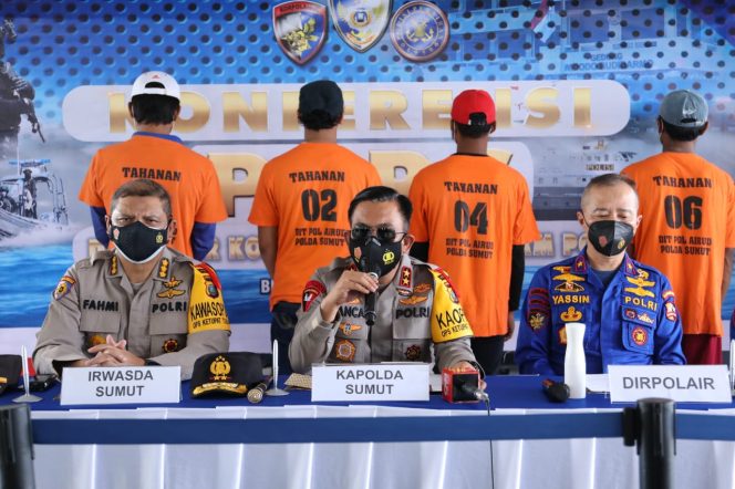 
					Kapolda Sumut dan Dir Polair Korpolairud Baharkam Polri Pimpin Press Rilis Penangkapan 2 Kapal Ikan Asing