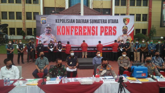 
					Poldasu Tetapkan 4 Tersangka Dalam Kegiatan Vaksinasi Ilegal