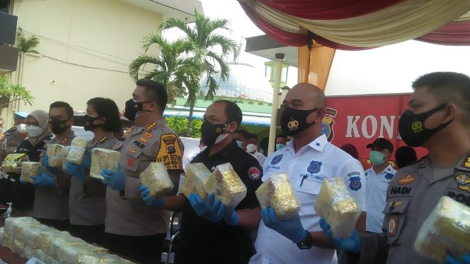 
					Sat Res Narkoba Polrestabes Medan Gagalkan Penyelundupan 40 Kg Sabu Jaringan Malaysia Indonesia