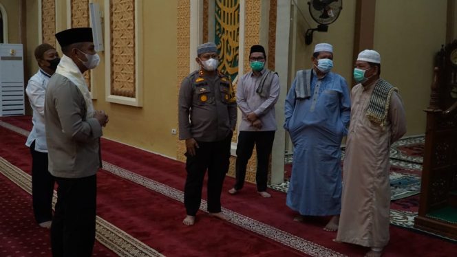 
					Pererat Silaturrahmi Dengan Warga Kota Lama, Kapolres Rohul Laksanakan Sholat Shubuh  Berjamaah
