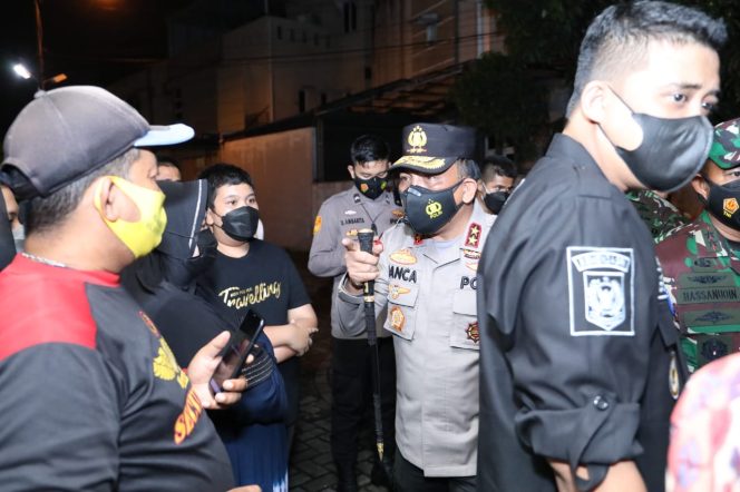 
					Cegah Penyebaran Covid-19 Kapoldasu Berikan Bantuan Alat Swab di Dua Lingkungan